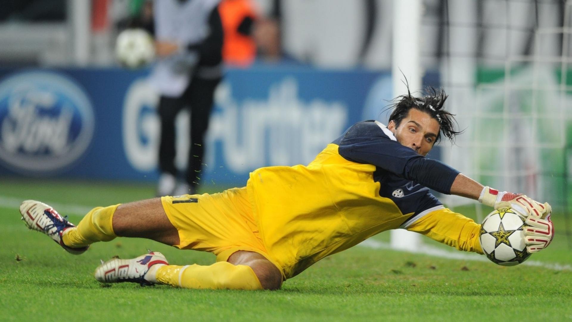 山东男篮沉默名单曝光,明球队席背后的隐秘江湖